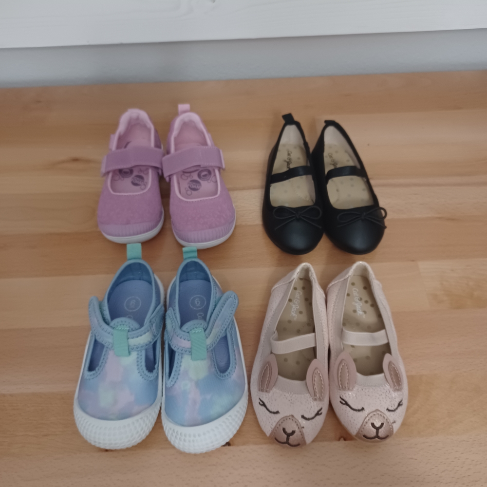 Bubdle Of Girl Shoes - Size 6